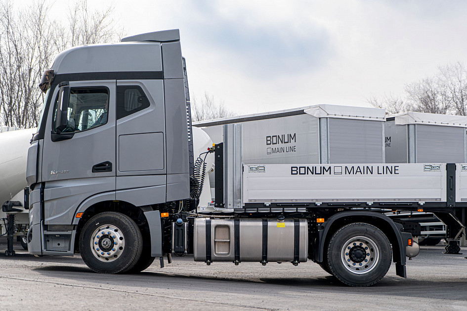Бортовой полуприцеп купить в России 3 осный 13,62 м в Воронеже